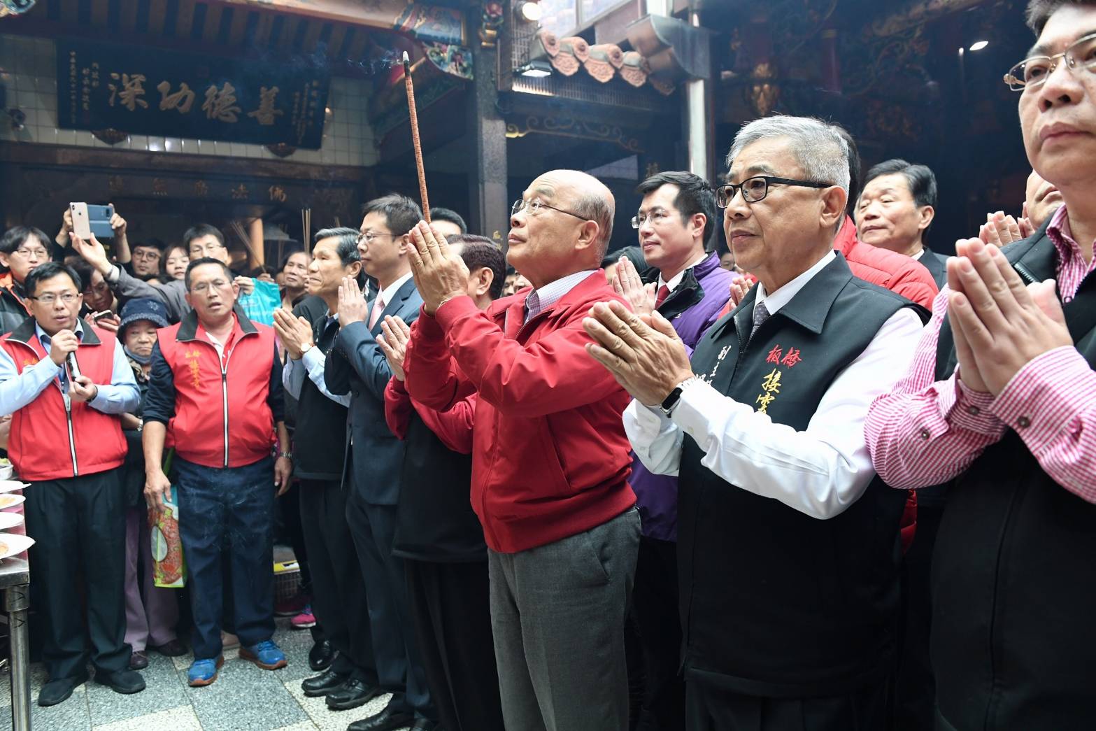 大年初一   蘇揆至板橋接雲寺等地參拜祈福