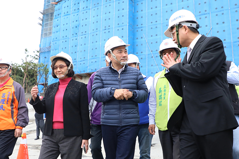 視察土城醫院興建進度 侯友宜期勉年底營運服務地方民眾