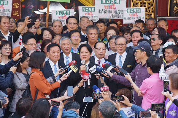 賴前院長至天宮廟上香祈福  準備面對各種批評及挑戰