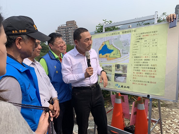 侯友宜視察公園預定地 地方盼打造樂齡公園