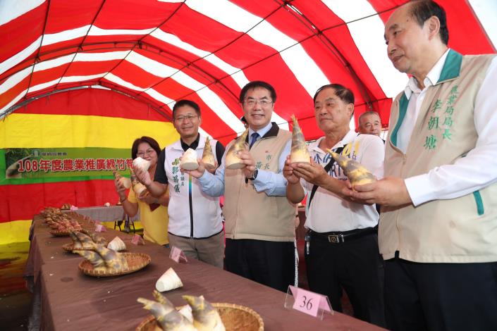 「台南鳳梨好筍季」第二波在龍崎 冠軍綠竹筍6萬元高價拍賣售出