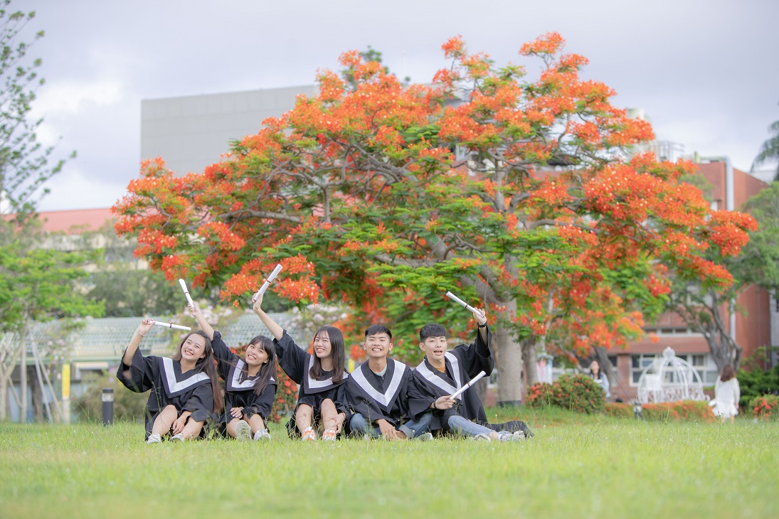 鳳凰花開畢業季   大學不約而同15日唱驪歌