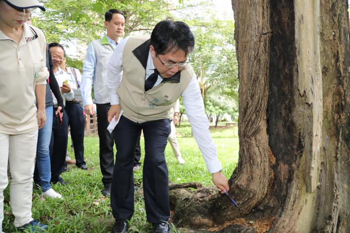 黃偉哲視察巴克禮公園防疫成效