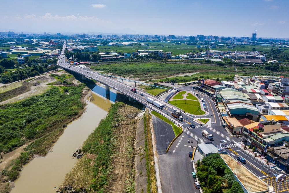 嘉義市華興橋改建通車啟用 黃敏惠市長等貴賓歡喜剪綵