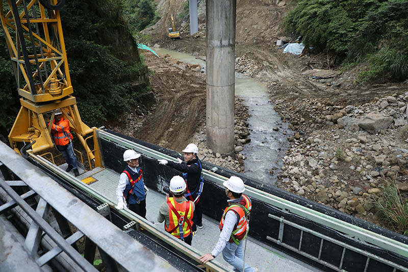 侯友宜視察新永定橋工程 實地瞭解橋梁檢測作業流程