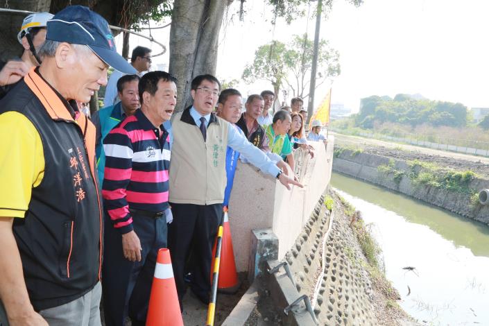 建構月津港燈節完整水岸遊憩廊帶 黃偉哲視察水岸公園闢建工程