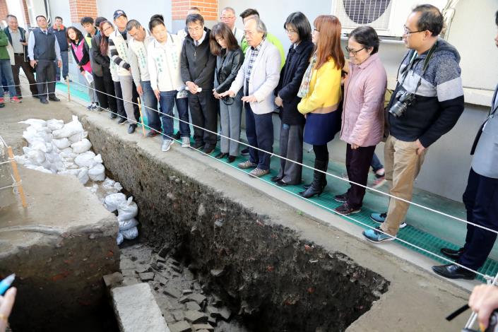 迎接台南建城400年　黃偉哲視察大員市鎮調查研究成果