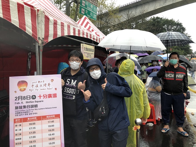 國際旅客朝聖  必訪夜間嘉年華！「平溪天燈節」千盞天燈十分升空