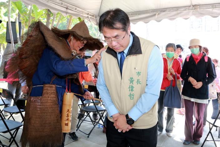 黃偉哲元宵節親自主持迎春禮暨踩街嘉年華