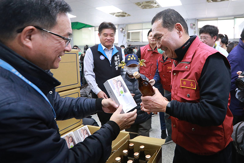 侯友宜視察校園防疫物資整備 開學日再抽查各校應變作業