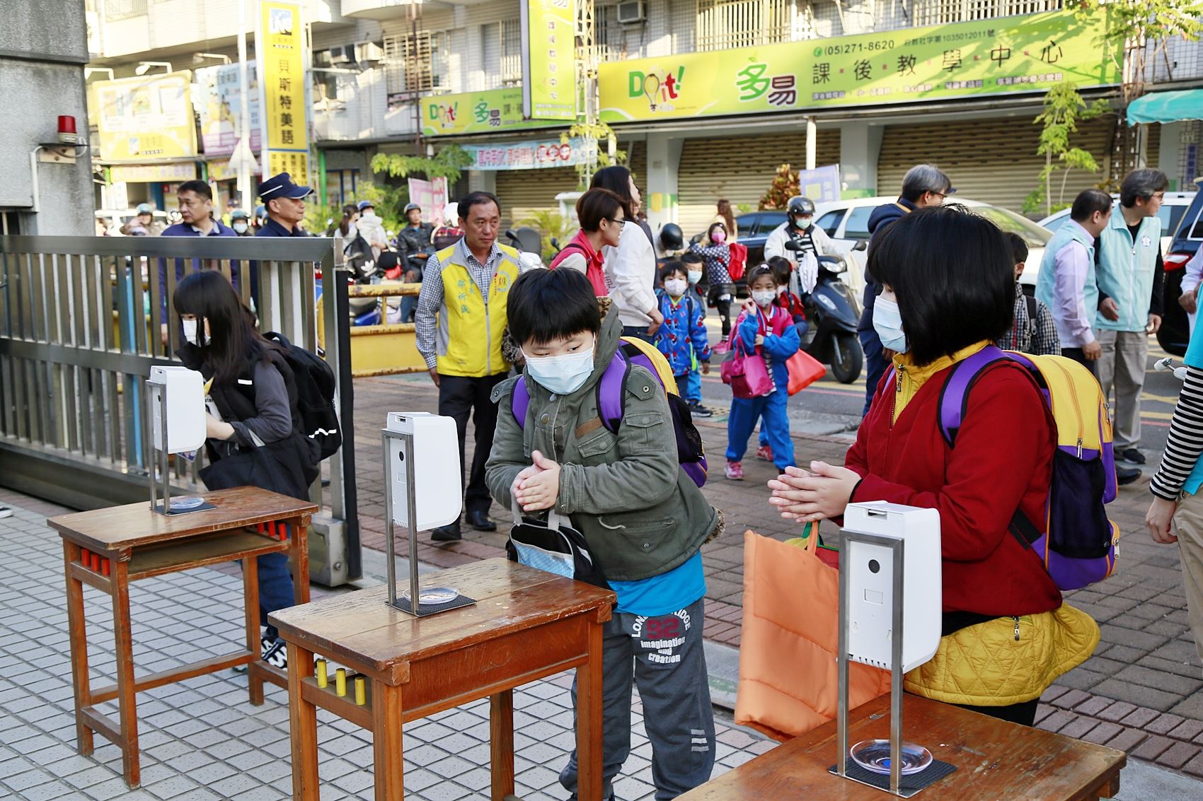 黃敏惠市長前往嘉北國小 巡視校園防疫狀況