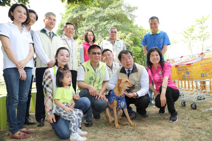 黃偉哲任命水道博物館工作犬「園長」就職