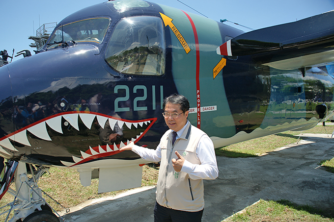 「鯊魚機」降臨安平德陽艦園區 黃偉哲邀請軍事迷台南朝聖