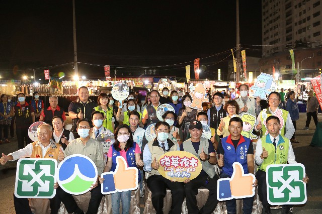 租餐具逛夜市  台南市長黃偉哲化身環保夜市達人 相約大家一起逛夜市做環保