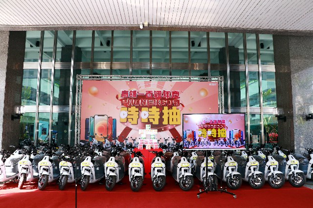 高雄更名改制百年 推出最狂週年慶 陳其邁：12月獎品時時抽 每兩個小時抽出iPhone 12或Gogoro電動車