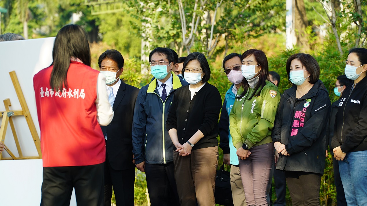 百年府城一溪鳴 蔡英文與黃偉哲體驗竹溪水岸萬千風情