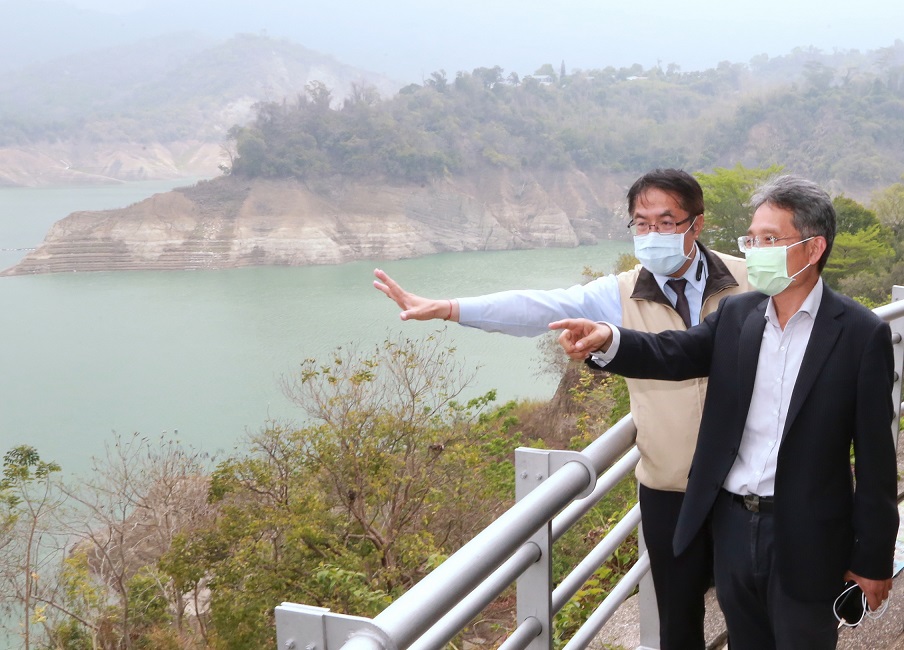 黃偉哲視察曾文水庫清淤狀況   感謝國軍兄弟再次展現軍愛民的精神