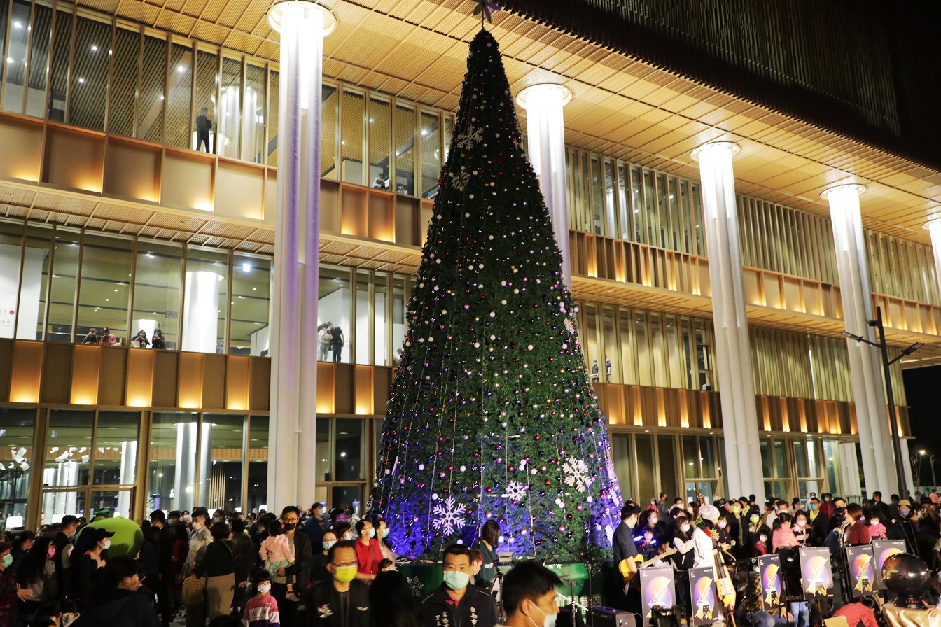 「點亮新知．喜閱聖誕」南市圖新總館溫馨聖誕點燈   