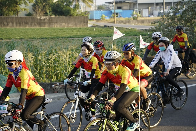 陳亭妃率台灣正青鐵馬隊回防台南   展現團結氣勢！