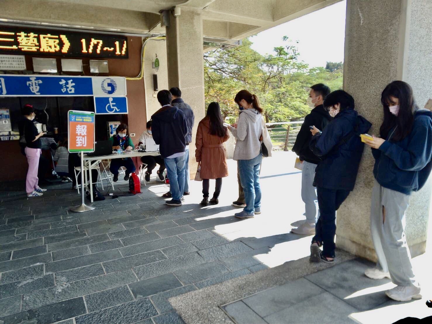 臺南市增開家樂福仁德店BNT疫苗接種站