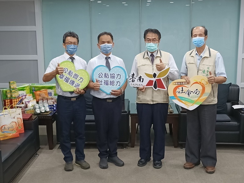 鴻仲生物科技及豐成建設開發共同捐贈物資 挹注南市實物銀行助弱勢