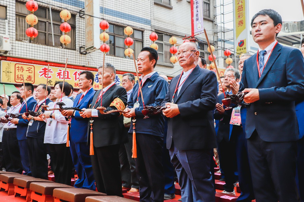 大甲媽祝壽大典循古禮祭拜 上萬信徒齊聚場面壯觀