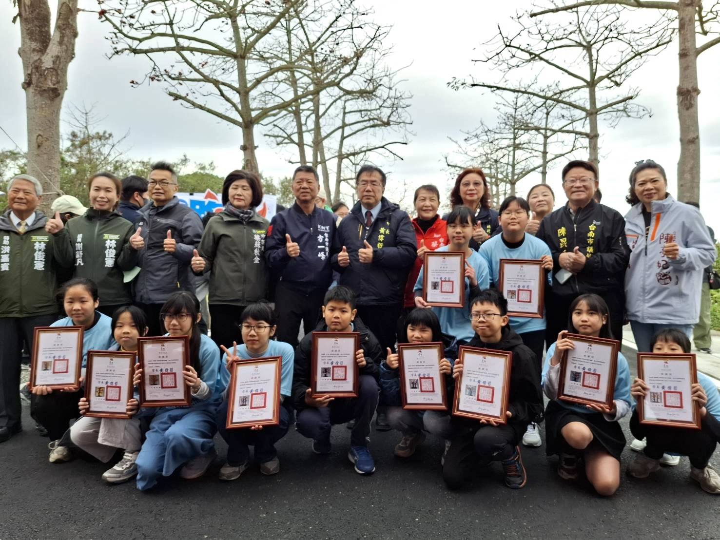 黃偉哲視察將軍巷口農地重劃區農路改善成果