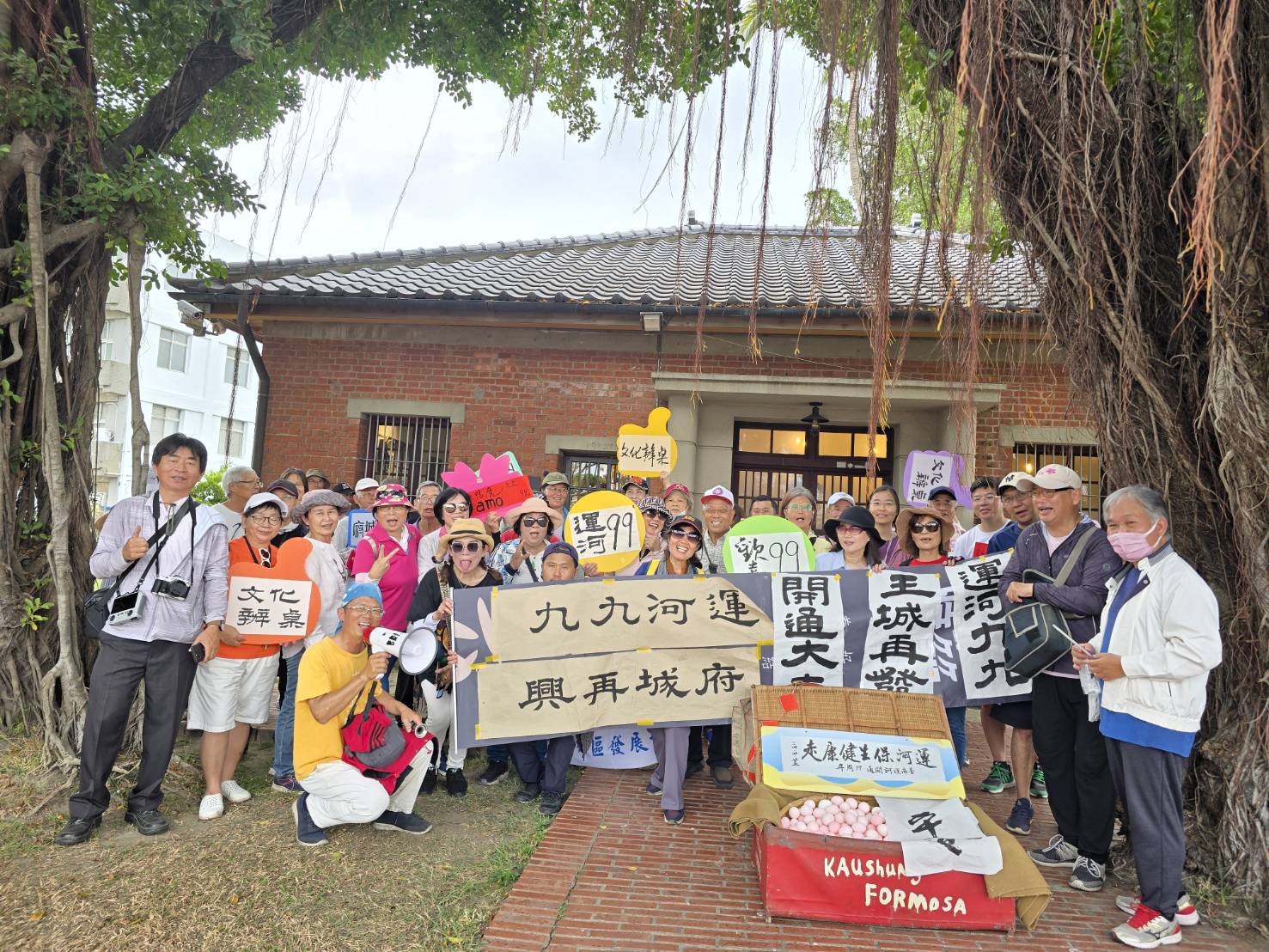 安平居民歡慶臺南運河開通99週年 辦理「合影紀念拍」替百年紀念提前暖壽