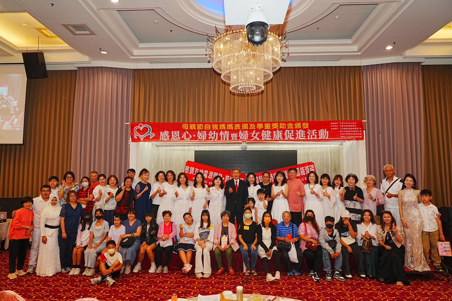 台南婦幼關懷協會母親節送暖　點亮逆境家庭的希望之光