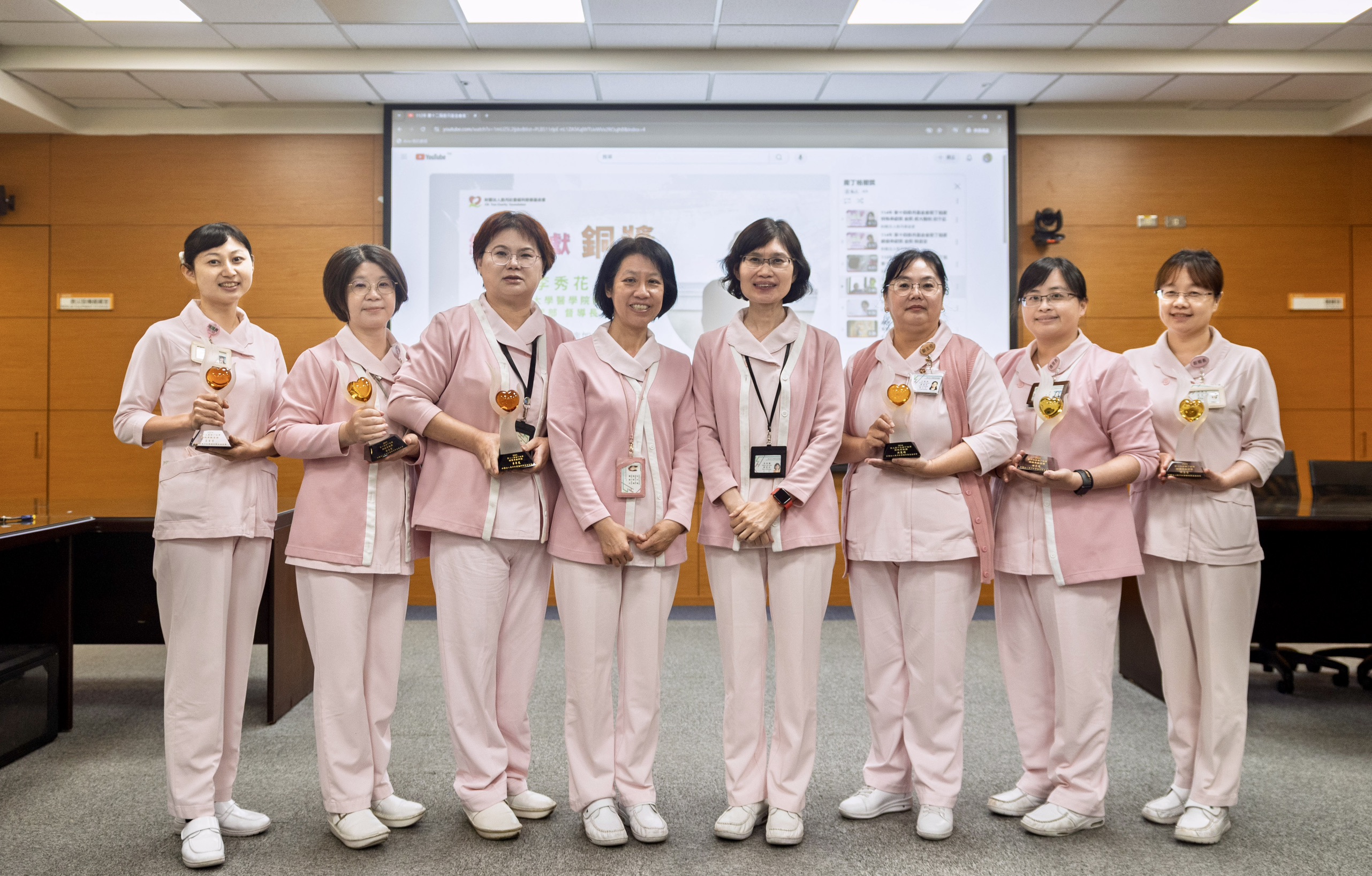 成大醫院護理團隊連年獲南丁格爾獎肯定　展現專業與溫柔