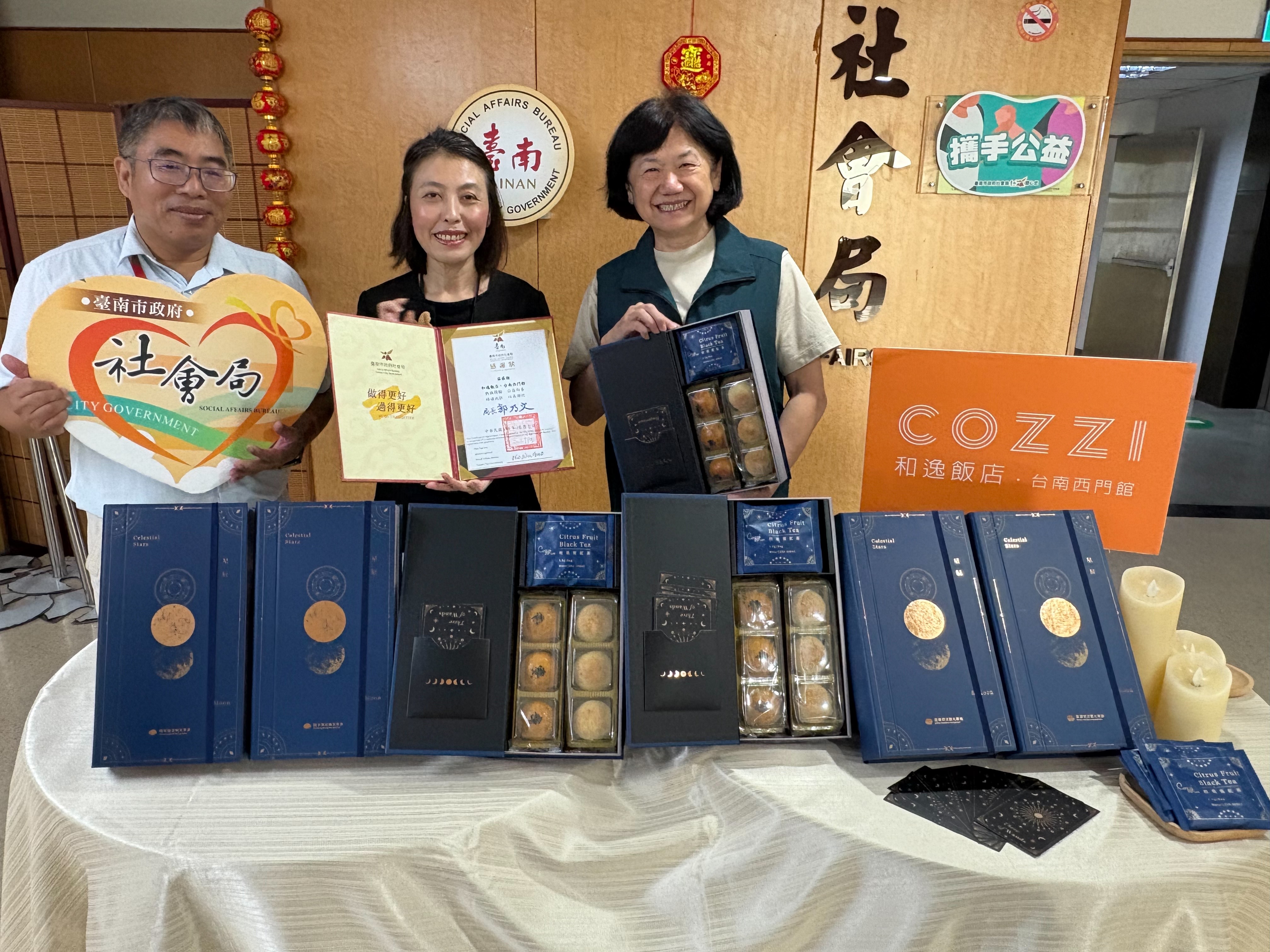 善心企業捐贈中秋月餅禮盒 關懷弱勢歡慶佳節