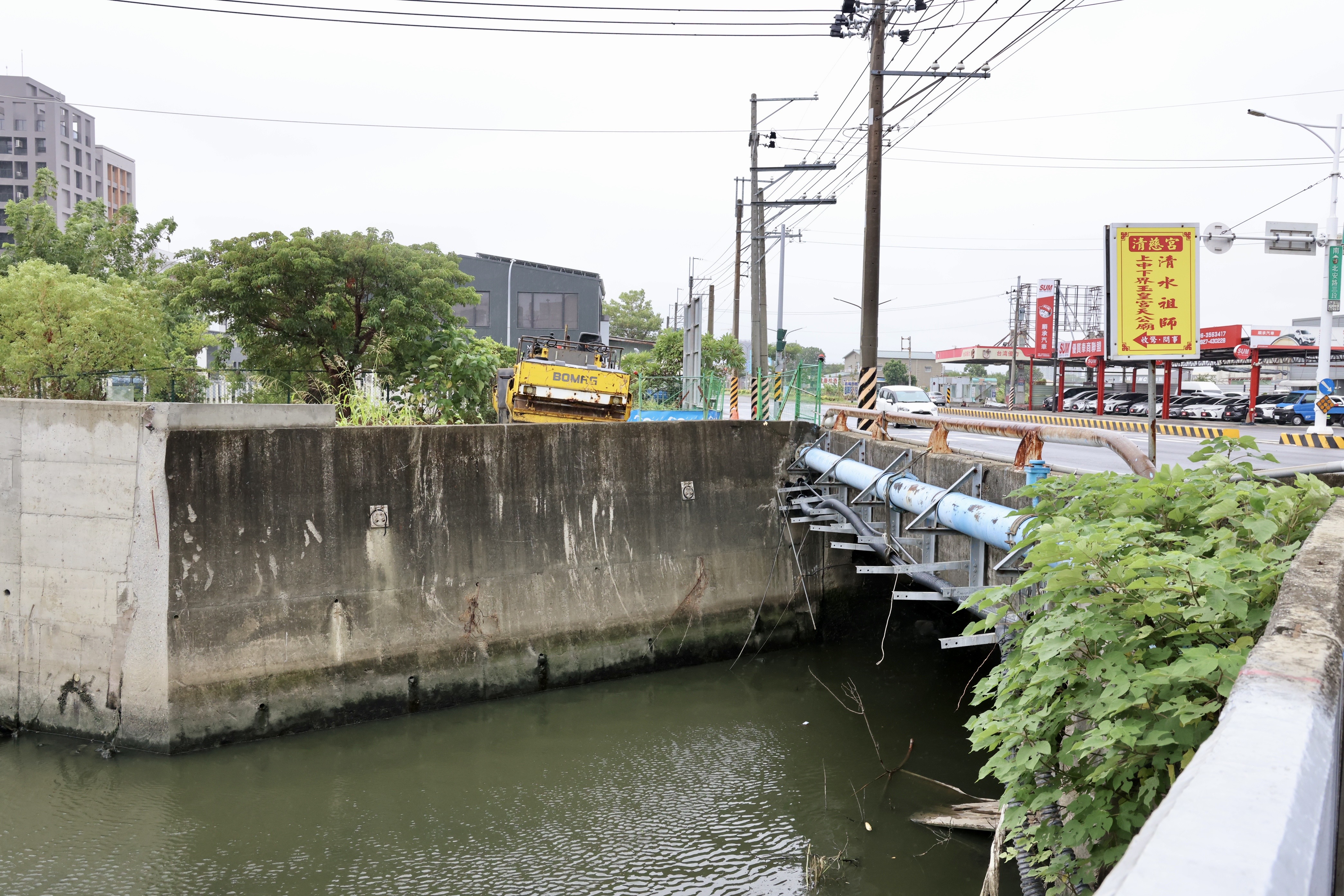 黃偉哲視察安南區六塊寮排水區抽水機組 