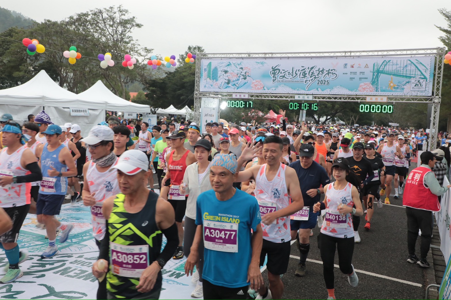 曾文水庫馬拉松起跑吸引上千跑者參與