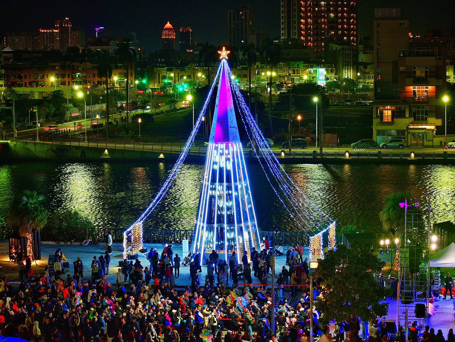 台南運河河樂燈區聖誕點燈 與市民共享佳節喜悅