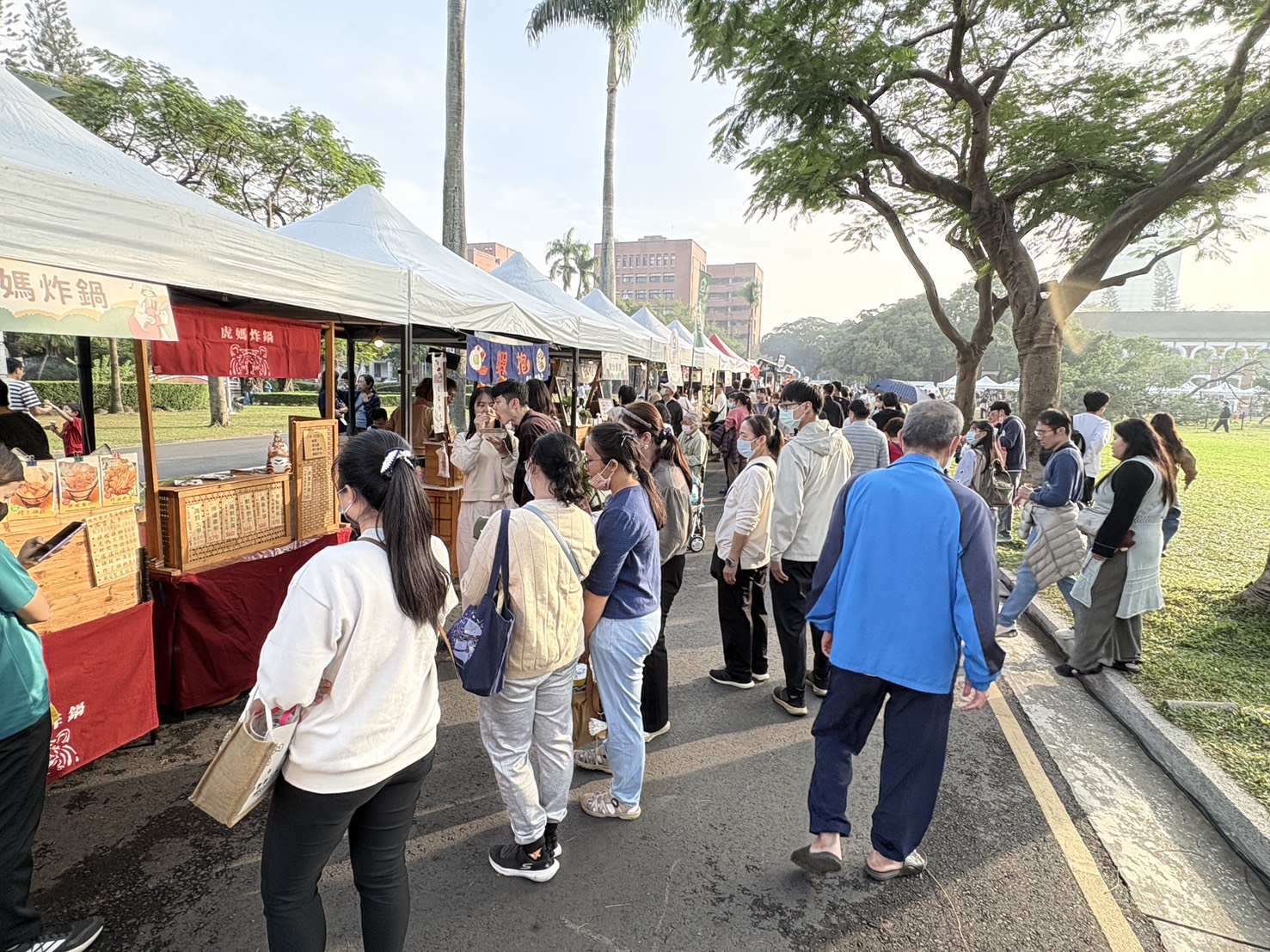 成醫37榕園草地音樂市集 熱鬧暖心登場！