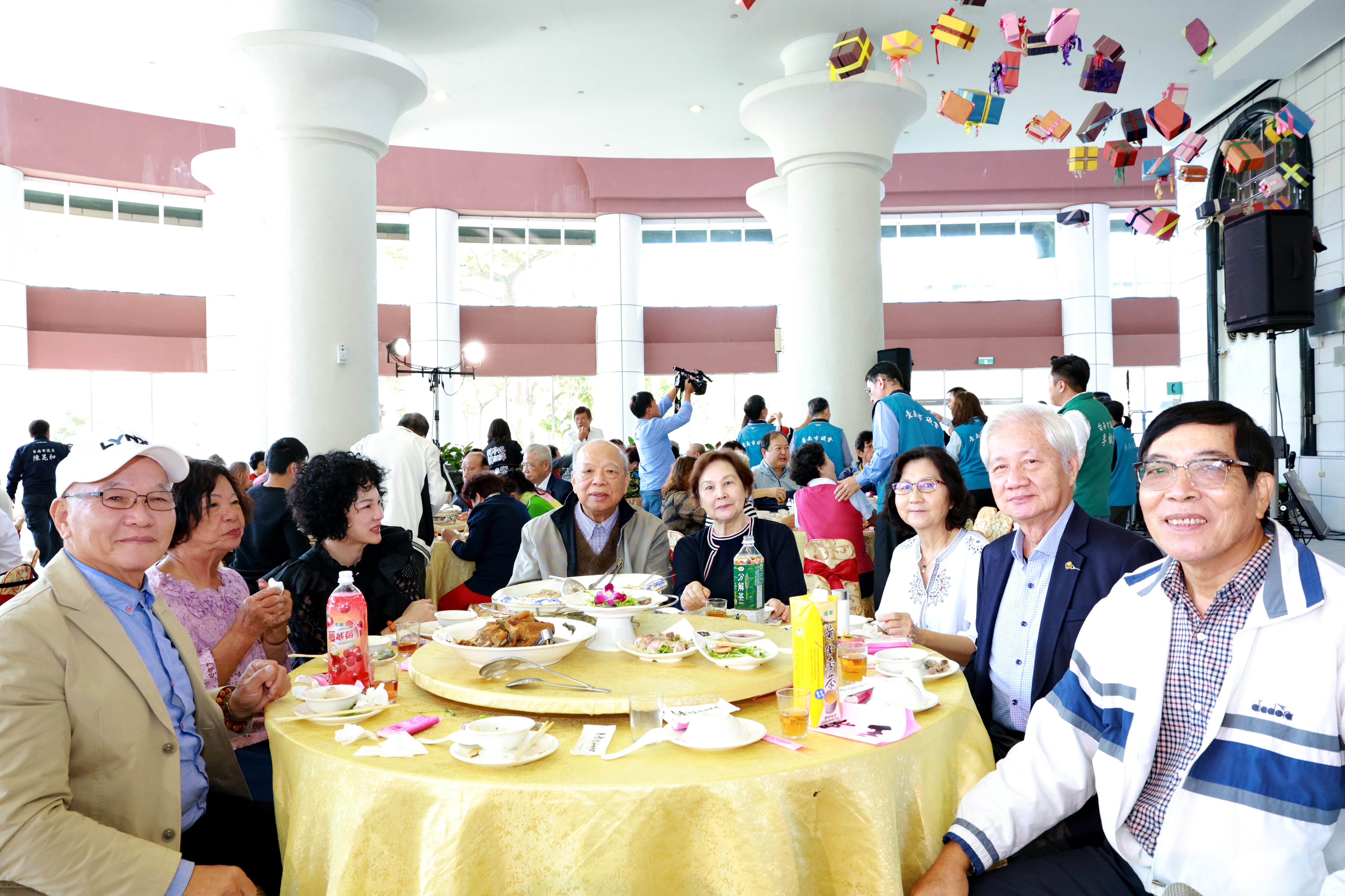 臺南市卸任議員溫馨回娘家團聚