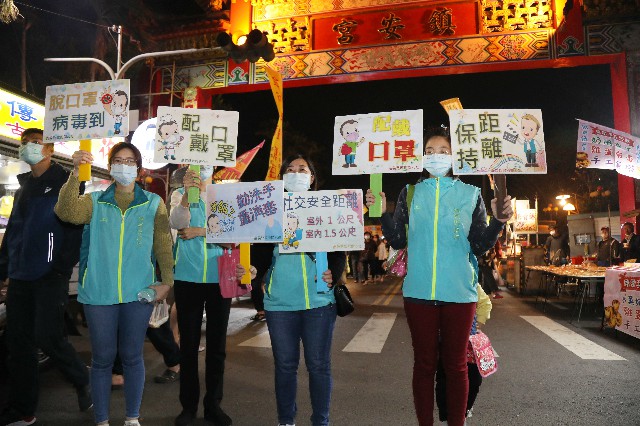 翁縣長前往朴子夜市防疫宣導